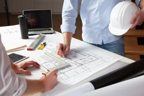 工場の設計・施工を行う株式会社三井